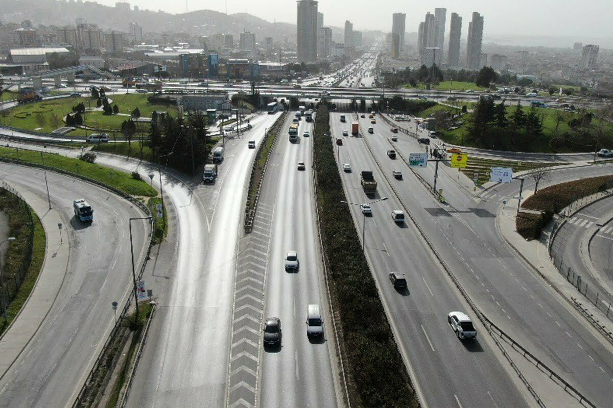 Ramazan ayının ilk gününde İstanbul’da yollar boş kaldı