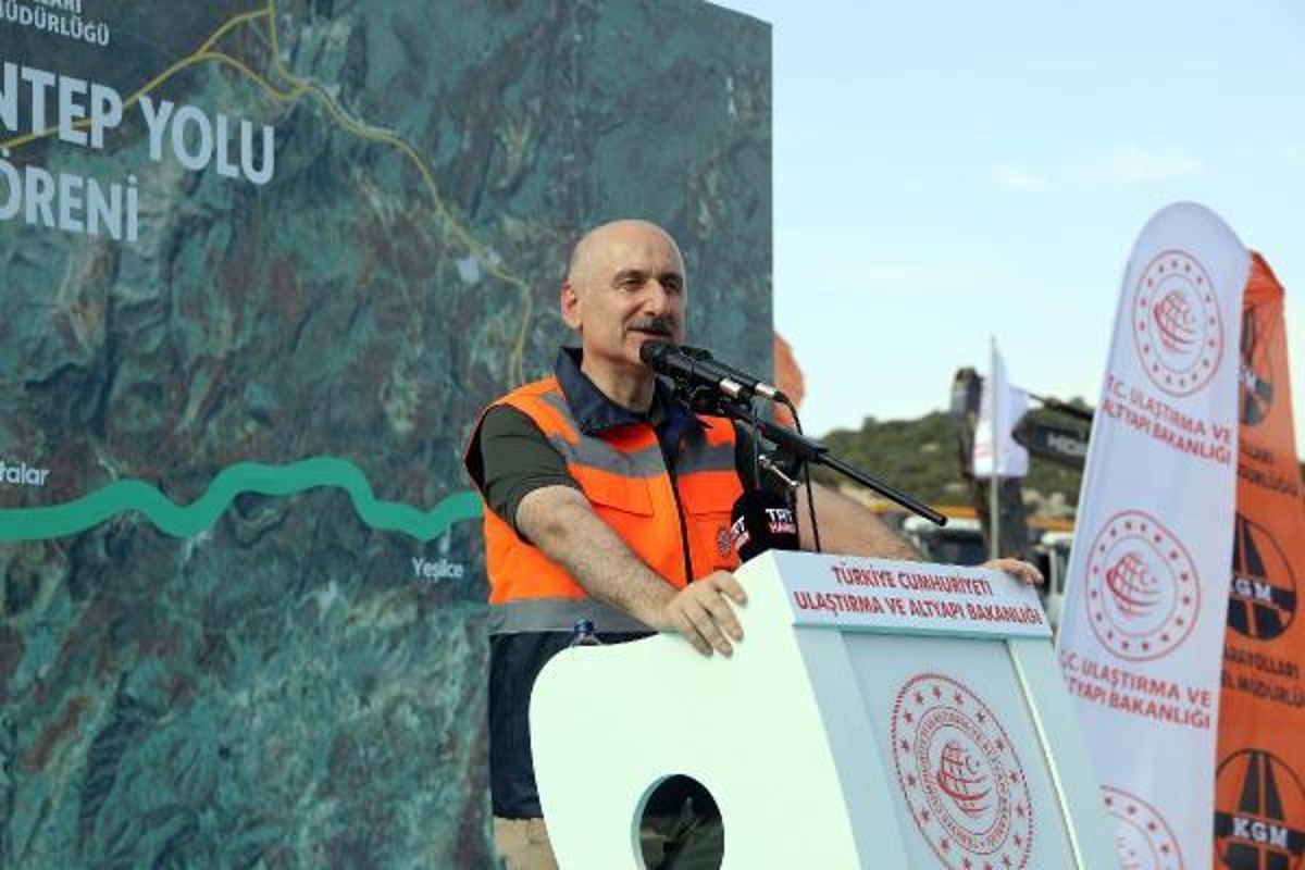 Bakan Karaismailoğlu: "Taş üstüne taş koymaktan aciz olanlar, projelerimizi eleştiriyor"