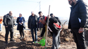 Dulkadiroğlu Belediyesi’nden Deprem Şehitleri Anısına Fidan Dikme Etkinliği