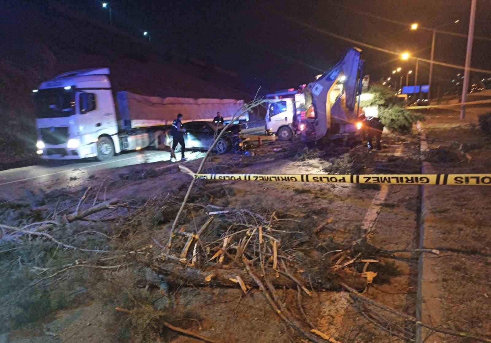 Kahramanmaraş’ta otomobil iş makinesine çarptı: 1 ölü