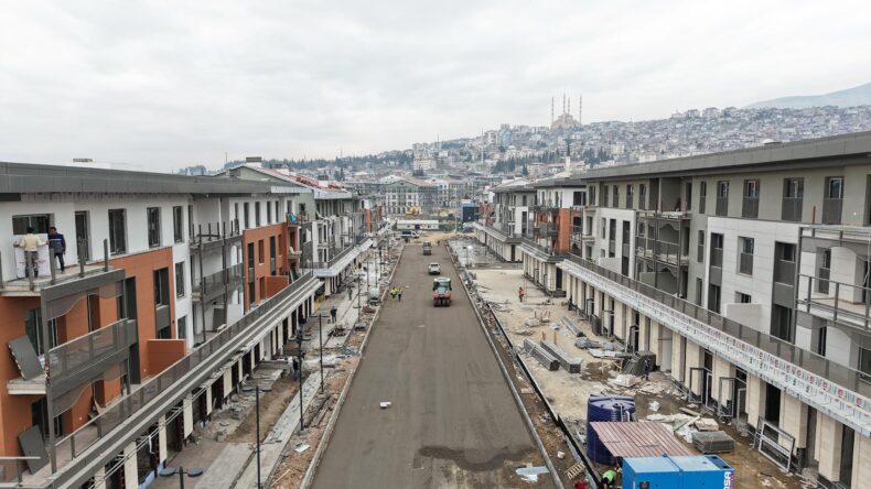 Büyükşehir Belediyesi, Azerbaycan Mahallesi’nde Yol Çalışmalarına Devam Ediyor