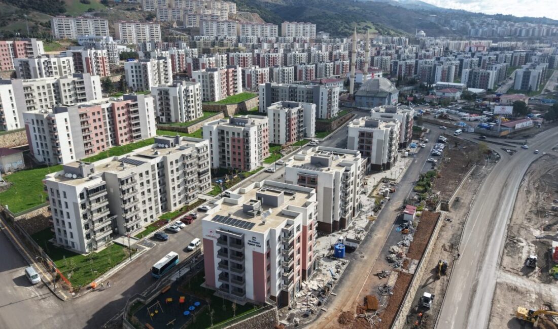 Kahramanmaraş Büyükşehir Belediye Başkanı Fırat Görgel, Vali Mükerrem Ünlüer ve