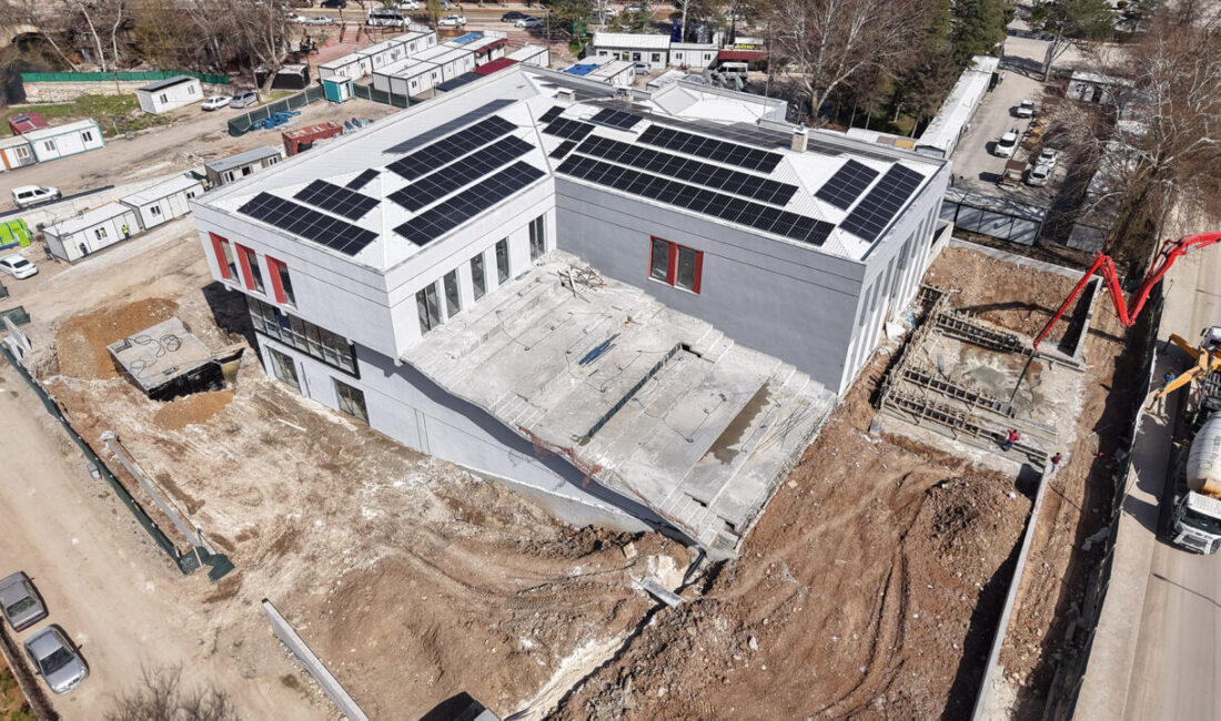 Elbistan’da yapımı devam eden İlçe Halk Kütüphanesi’nde çalışmalar tüm hızıyla