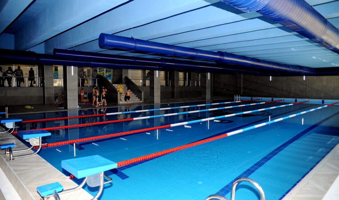 Onikişubat Belediyesi, kadınlara özel yüzme kurslarını başlattı. Yoğun ilgi gören