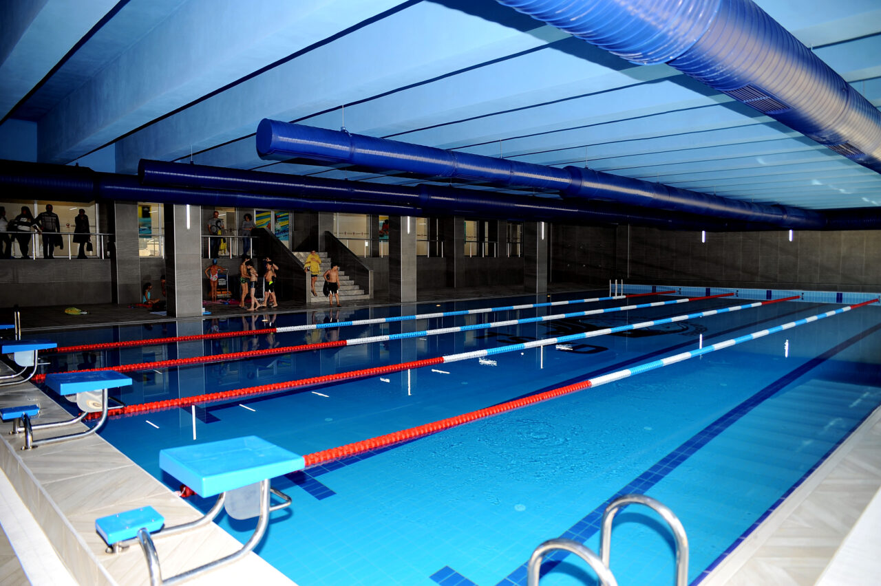 Onikişubat Belediyesi, kadınlara özel yüzme kurslarını başlattı. Yoğun ilgi gören