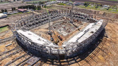 Dulkadiroğlu İstasyon Mahallesi’nde yapımı devam eden Yeni Kahramanmaraş Stadyumu’nda çalışmalar