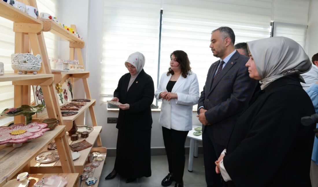 Onikişubat Belediyesi Kadın Emeği Seramik Atölyesi’nde Dönem Sonu Sergisi Açıldı