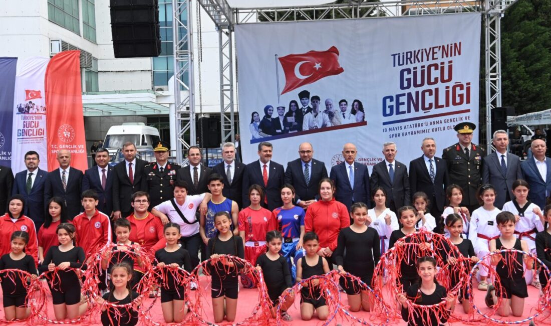 19 Mayıs Coşkusu Milli İrade Meydanı’nı Sardı 19 Mayıs Atatürk’ü