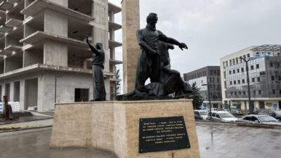 Kıbrıs Meydanı’ndaki Anıt Yeniden Yerine Yerleştirildi Kahramanmaraş Büyükşehir Belediyesi, Kıbrıs