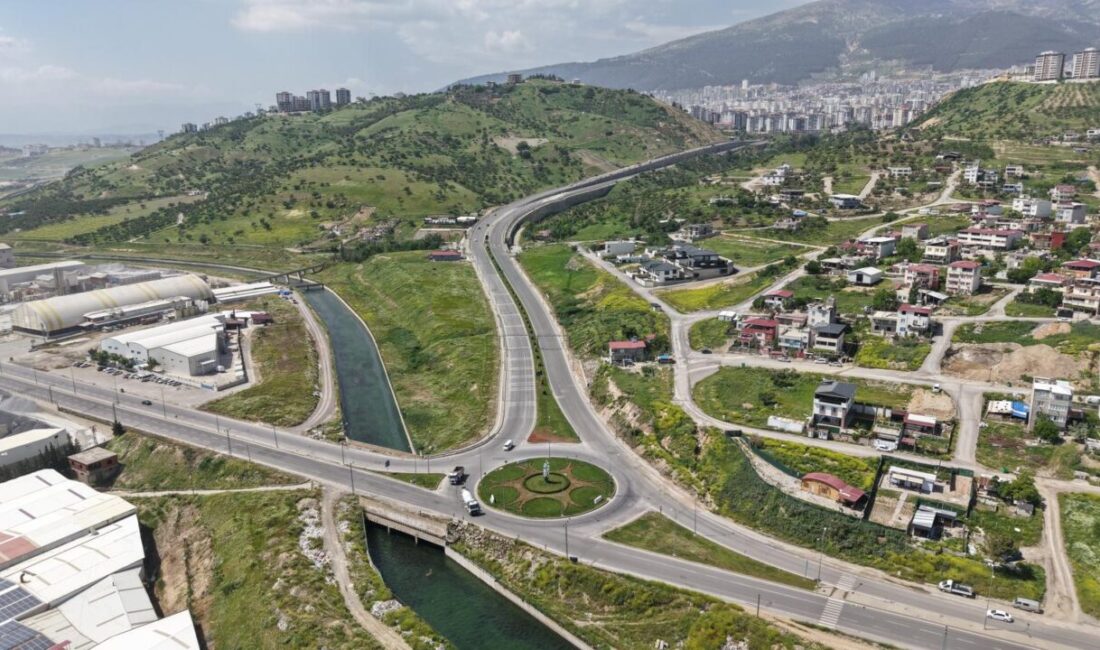 Sümbüllü Caddesi Çift Yönlü Olarak Trafiğe Kapatıldı! Büyükşehir Belediyesi, Onikişubat