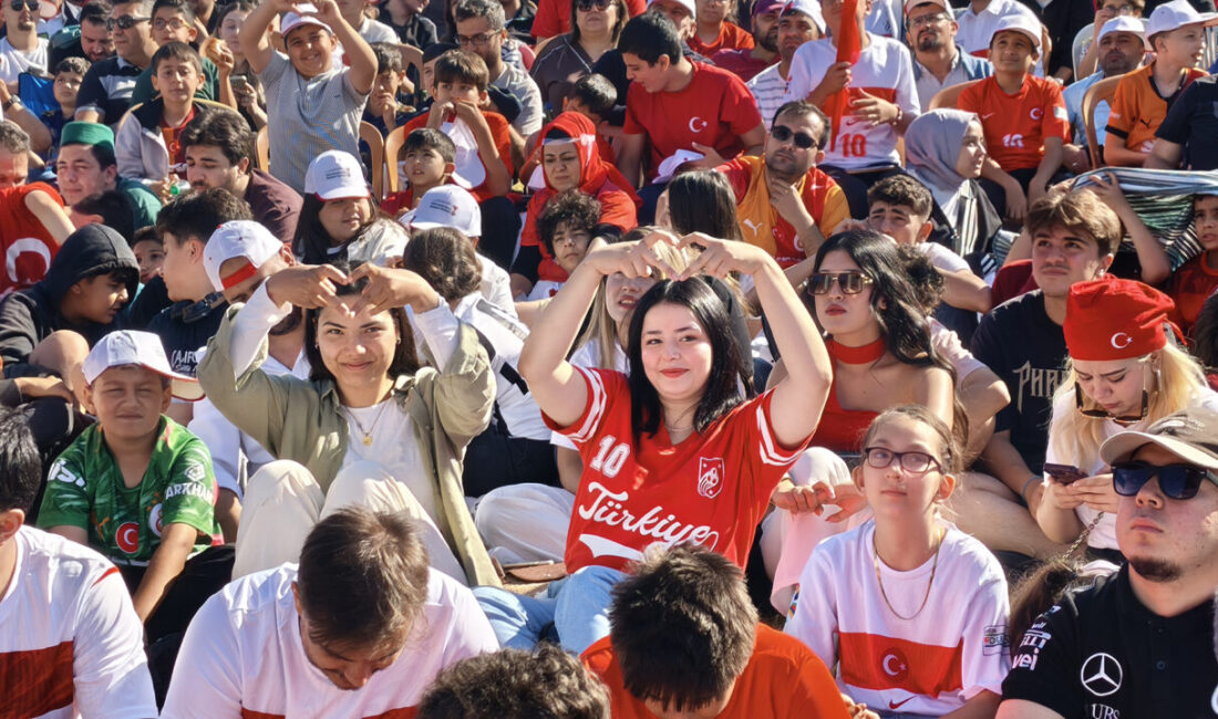 Dünya Kupası Heyecanı Kahramanmaraş’ta Dev Ekrana Taşındı Kahramanmaraş Büyükşehir Belediyesi