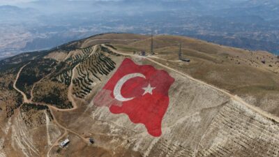Onikişubat Belediyesi tarafından Ahır Dağı’nın 1830 rakımlı zirvesine kazandırılan dev