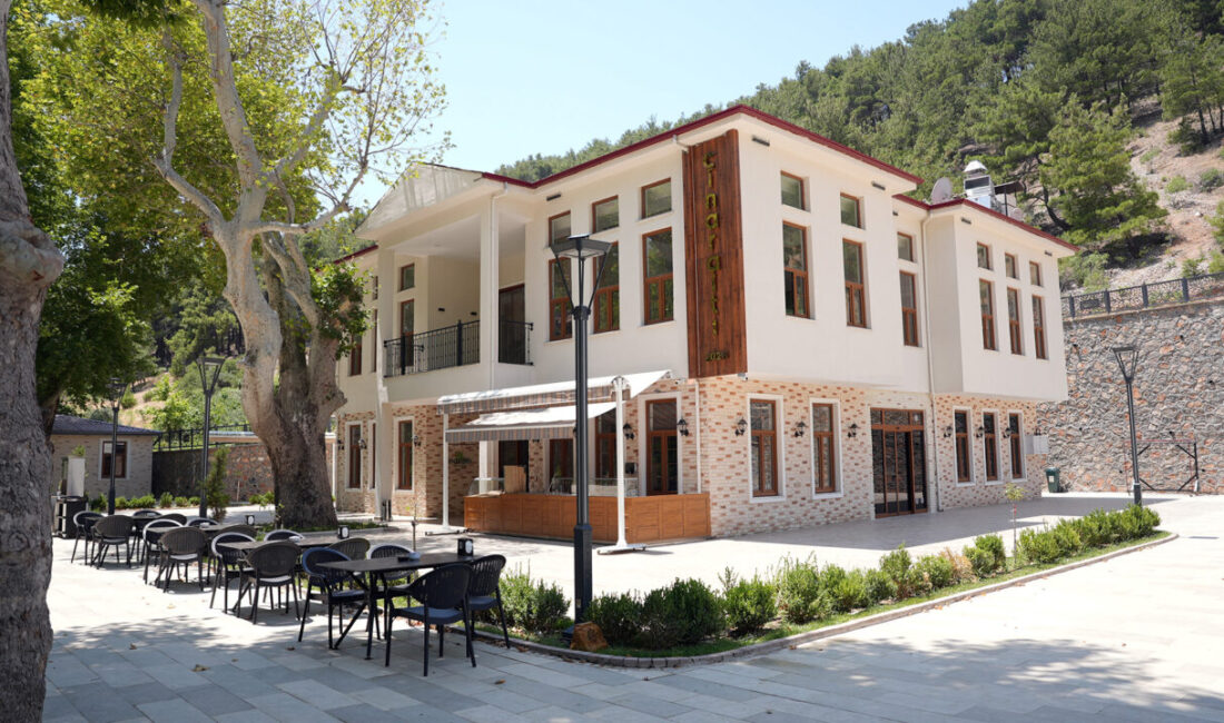 Kahramanmaraş Büyükşehir Belediyesi tarafından Dulkadiroğlu Pınarbaşı’nda yapımı tamamlanan Çınaraltı Çay