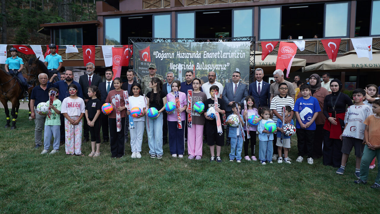 Kahramanmaraş Büyükşehir Belediyesi öncülüğünde düzenlenen etkinlikte şehit ve gazi çocukları,